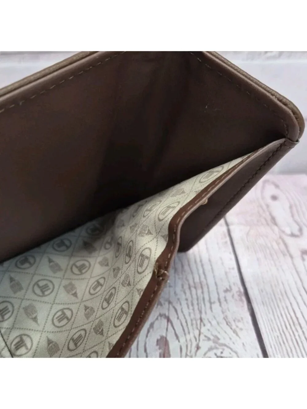 London Fog Pebble‎ Brown  Wallet Organizer~ Card Slots, Zippered Snap